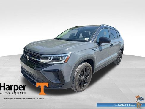 Used 2024 Volkswagen Taos SE FWD image 1