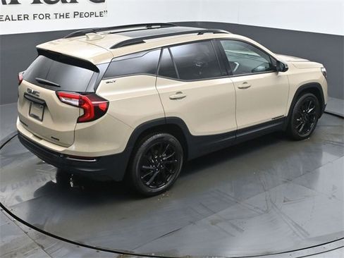 Used 2023 GMC Terrain SLT w/ Infotainment Package II image 39