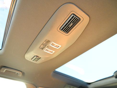 Used 2019 Land Rover Discovery HSE image 41