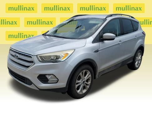 Used 2018 Ford Escape SEL FWD image 2