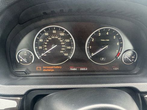 Used 2011 BMW 550i Gran Turismo xDrive image 37