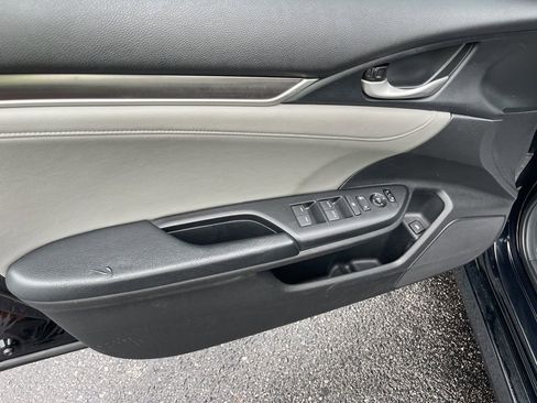 Used 2019 Honda Civic Touring image 9