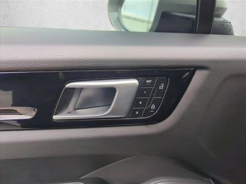 Used 2022 Porsche Cayenne Platinum Edition AWD/4WD image 25