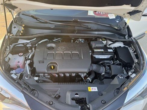 Used 2022 Toyota C-HR XLE image 31