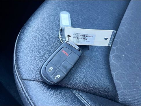 Used 2021 Jeep Compass Latitude image 32