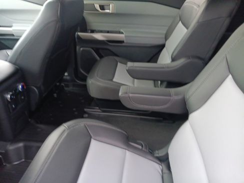 Used 2024 Ford Explorer XLT w/ Equipment Group 202A AWD/4WD image 19
