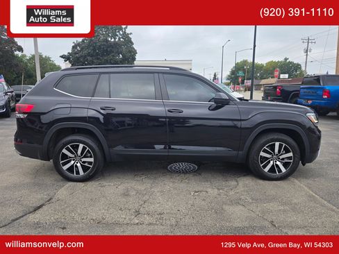 Used 2023 Volkswagen Atlas SE image 2
