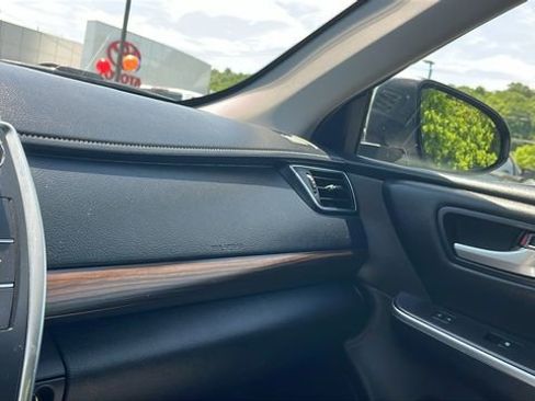 Used 2016 Toyota Camry LE FWD image 18
