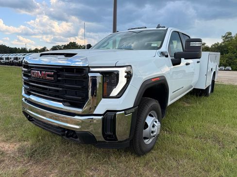 New 2025 GMC Sierra 3500 Pro w/ Convenience Package AWD/4WD image 1