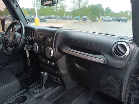 Used 2017 Jeep Wrangler Rubicon w/ Power Convenience Group AWD/4WD image 29