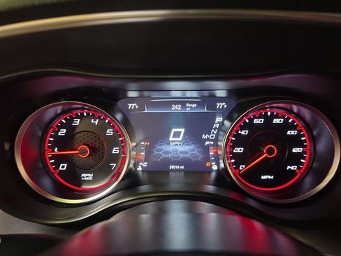 Used 2020 Dodge Charger SXT RWD image 10