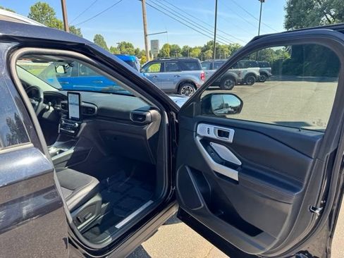 Used 2023 Ford Explorer Limited w/ Limited Technology Package AWD/4WD image 16