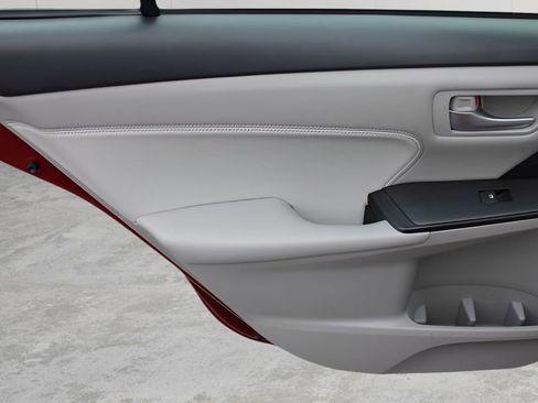 Used 2015 Toyota Camry XLE w/ Moonroof Package image 20