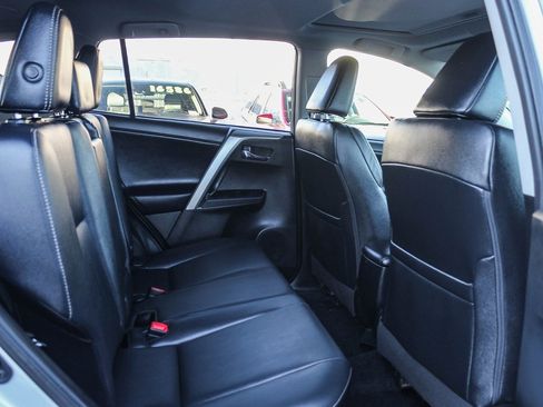 Used 2014 Toyota RAV4 Limited image 18