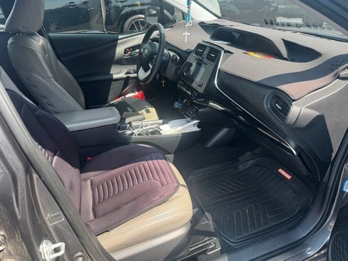 Certified 2018 Toyota Prius Two w/ Prius Two Safety Plus Package FWD image 16