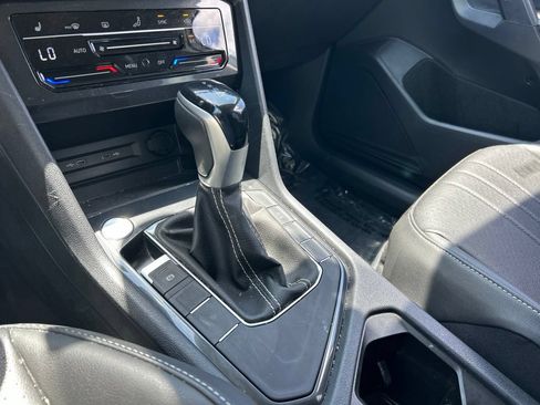 Certified 2023 Volkswagen Tiguan SE FWD image 37