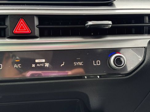 Certified 2025 Kia Sorento S w/ Panoramic Sunroof Package FWD image 29