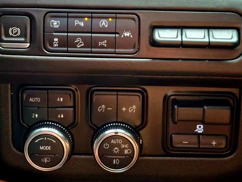 Used 2023 GMC Yukon XL Denali Ultimate AWD/4WD image 39