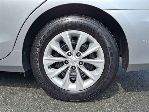 Used 2016 Toyota Camry image 29