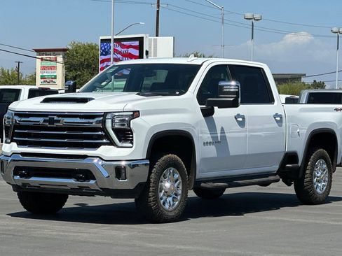 Used 2025 Chevrolet Silverado 2500 LTZ w/ LTZ Convenience Package AWD/4WD image 9