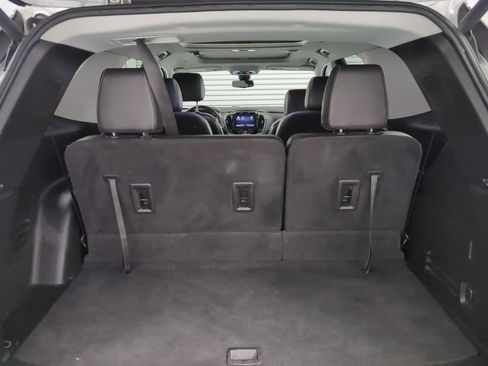 Used 2021 Chevrolet Traverse LT w/ LT Premium Package image 32