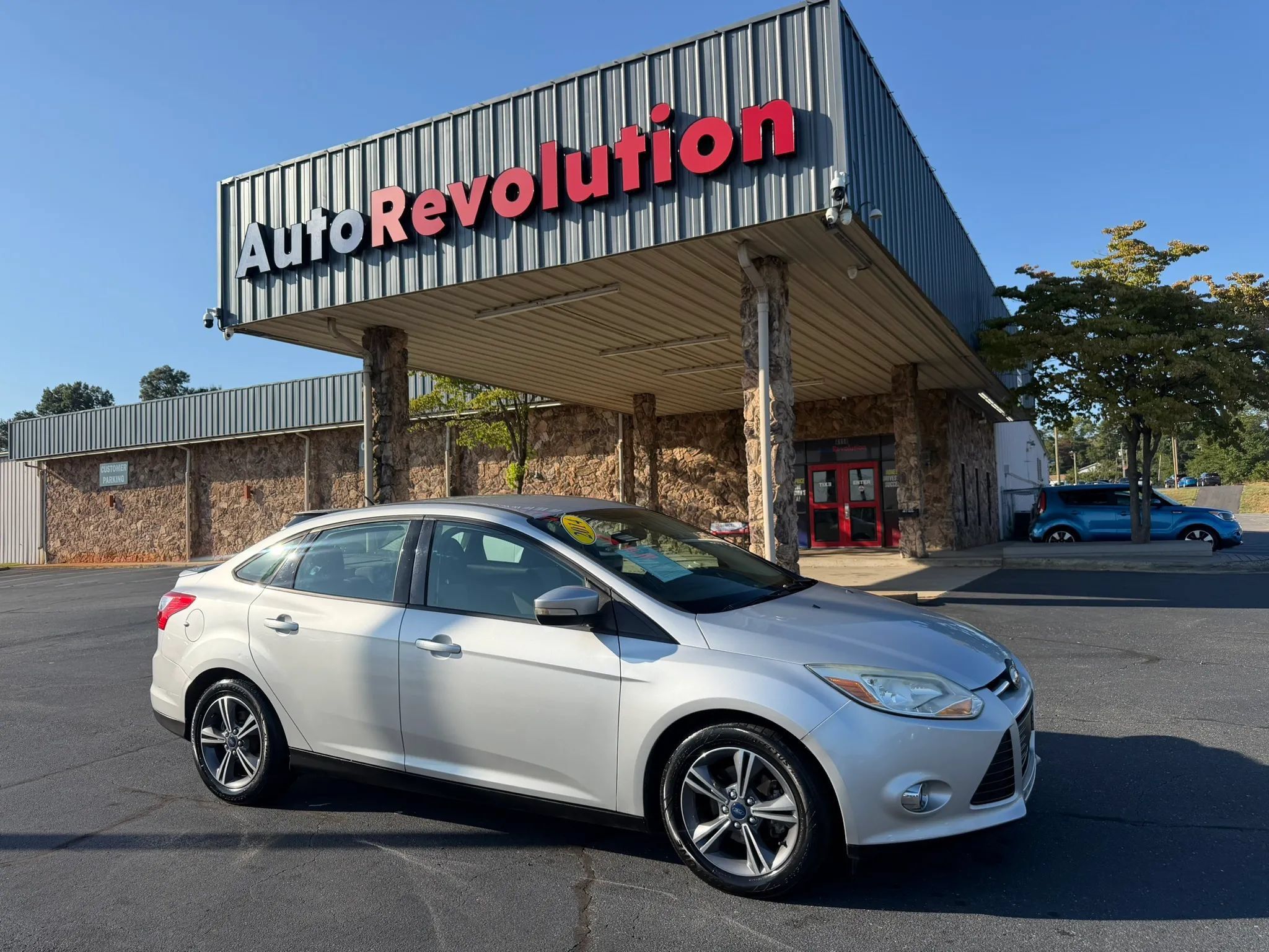 Used 2014 Ford Focus SE w/ SE Sport Package FWD image 1