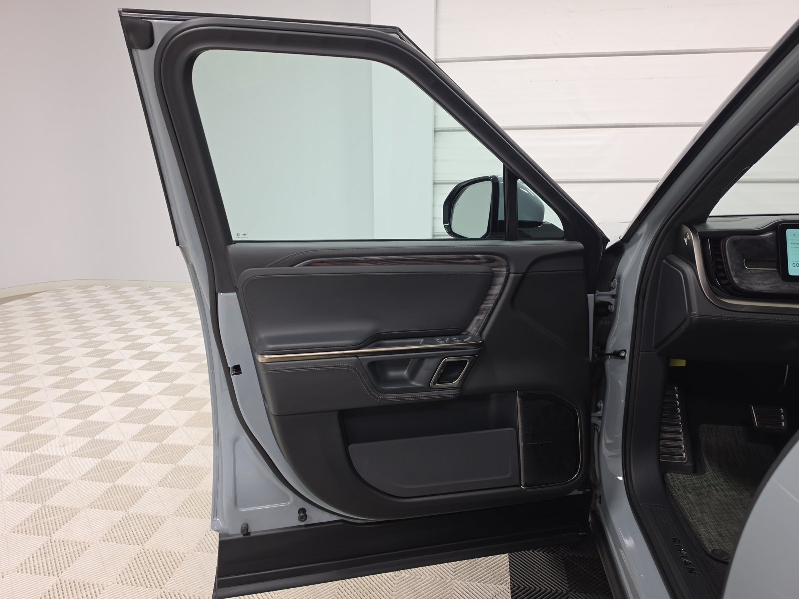 Used 2022 Rivian R1T Adventure AWD/4WD image 16