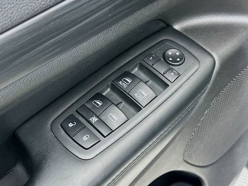 Used 2019 Jeep Grand Cherokee Laredo w/ Security & Convenience Group AWD/4WD image 23