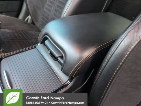 Used 2017 Dodge Charger R/T RWD image 18