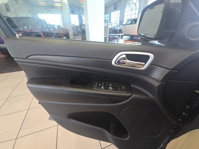 Used 2015 Jeep Grand Cherokee Altitude RWD image 17