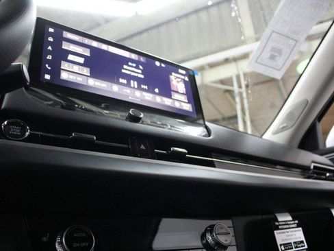 New 2025 Mitsubishi Outlander SE image 12