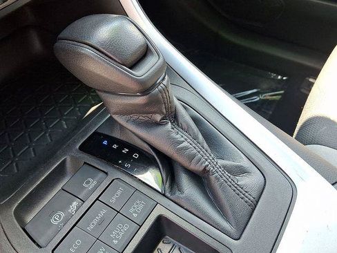 Certified 2022 Toyota RAV4 XLE AWD/4WD image 10