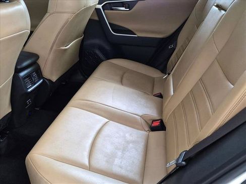 Used 2019 Toyota RAV4 Limited FWD image 18