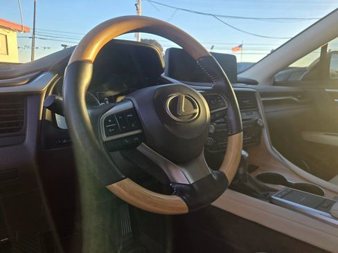 Used 2020 Lexus RX 350L Premium w/ Premium Package image 11