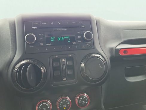 Certified 2018 Jeep Wrangler Unlimited Rubicon AWD/4WD image 31