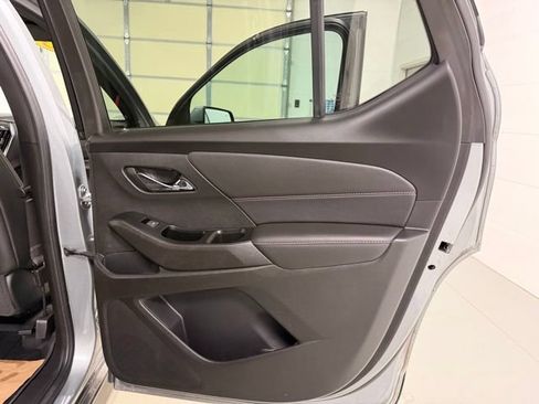 Used 2023 Chevrolet Traverse RS w/ LPO, Cargo Package AWD/4WD image 16