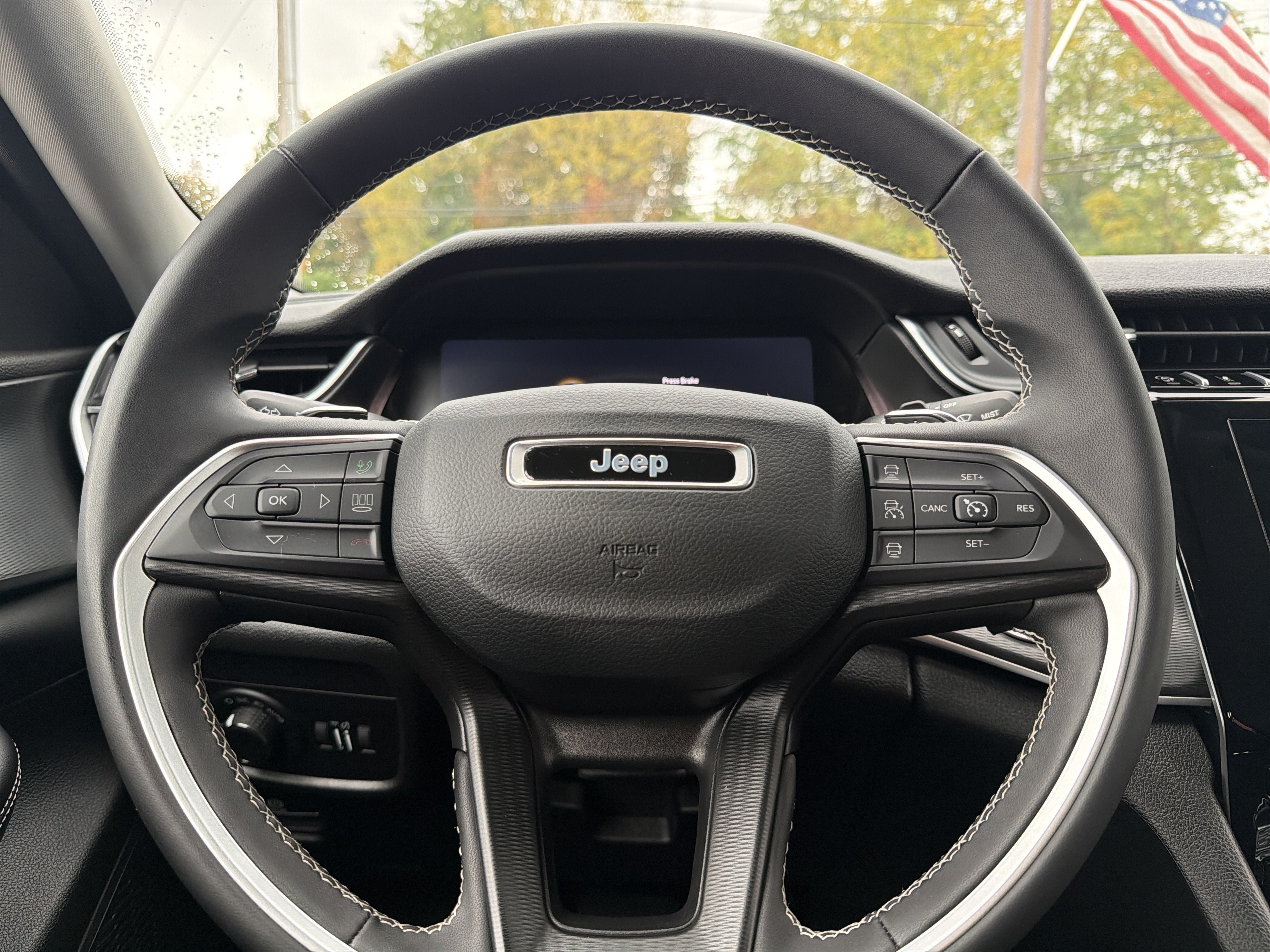 Used 2024 Jeep Grand Cherokee Laredo AWD/4WD image 14
