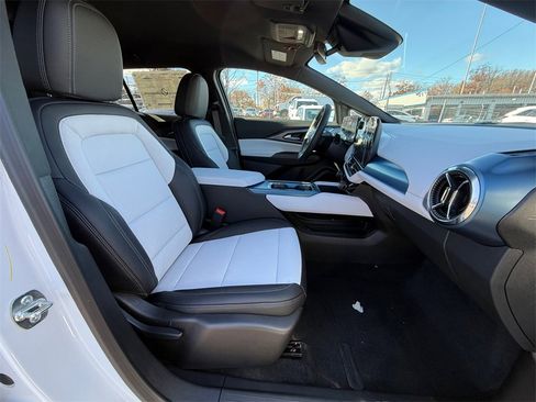 New 2026 Chevrolet Equinox EV LT image 24