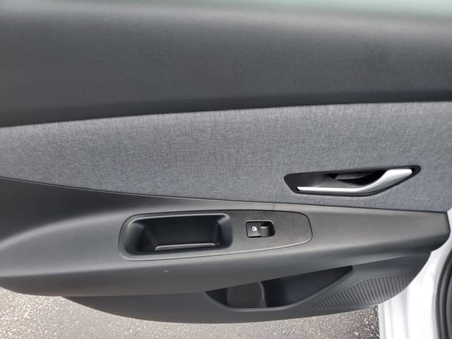 Certified 2025 Hyundai Elantra Limited FWD image 15