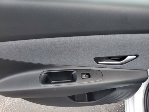 Certified 2025 Hyundai Elantra Limited FWD image 15