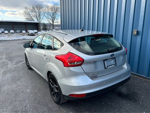 Used 2016 Ford Focus SE w/ Equipment Group 201A image 3