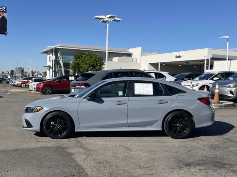 Used 2023 Honda Civic Sport image 2