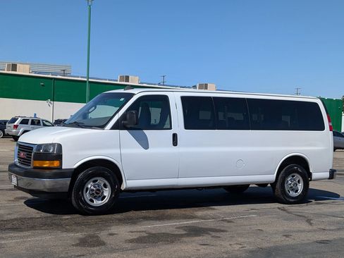 Used 2018 GMC Savana 3500 LT w/ LT Preferred Equipment Group RWD image 4