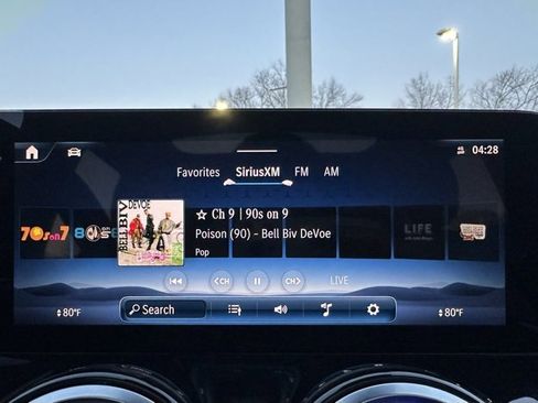 Used 2025 Mercedes-Benz GLB 250 4MATIC image 21