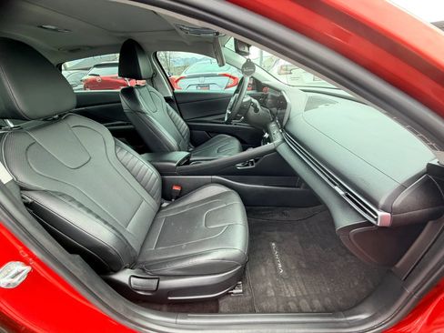 Used 2022 Hyundai Elantra Limited image 30