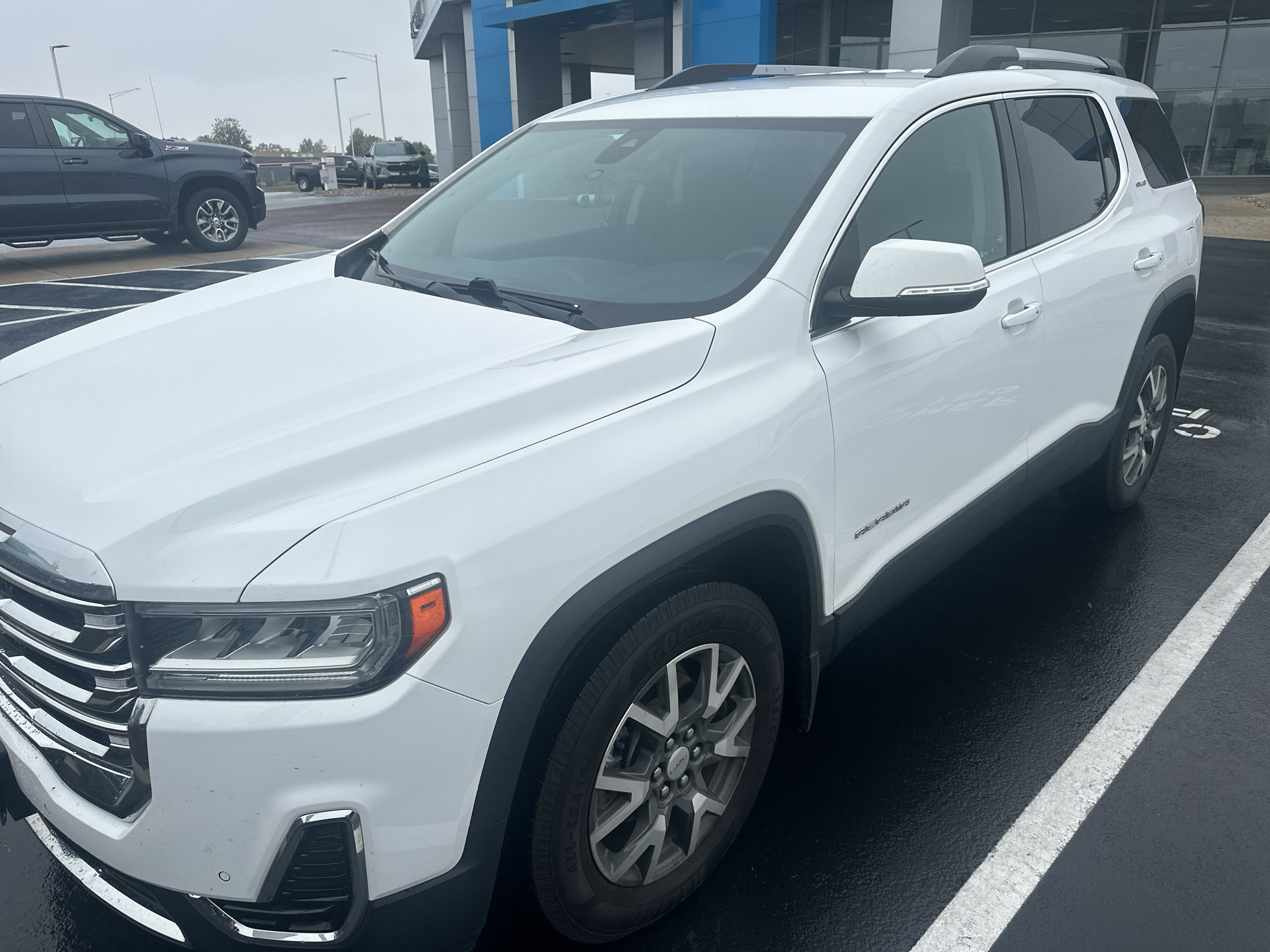 Used 2021 GMC Acadia SLE w/ LPO, Cargo Package AWD/4WD image 1