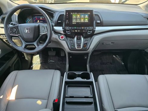 Used 2024 Honda Odyssey EX-L image 2