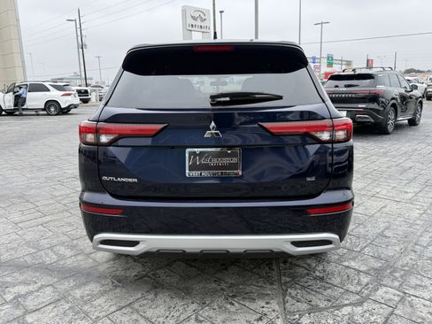 Used 2024 Mitsubishi Outlander SE image 6
