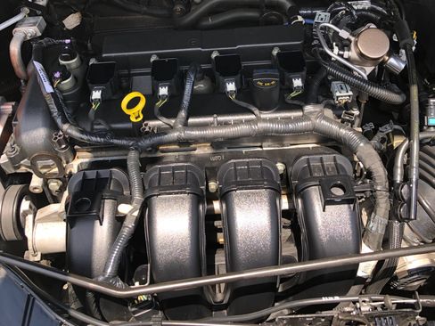 Used 2018 Ford Focus SE FWD image 9