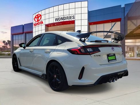 Used 2025 Honda Civic Type R image 3